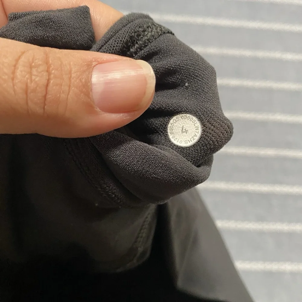 Lululemon Grey Reveal Digital Rain Biker Shorts Size 4 Athletic